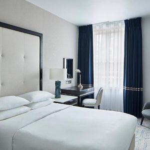 Deluxe Room 1 Queen